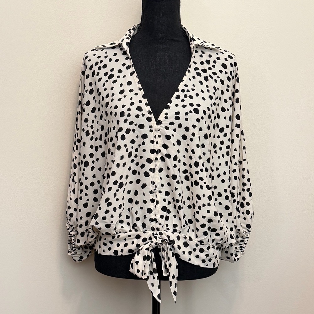 Umgee Dalmatian Print Tie-Front Blouse Women S Black Cream Tie-Hem V-Neck Blouse